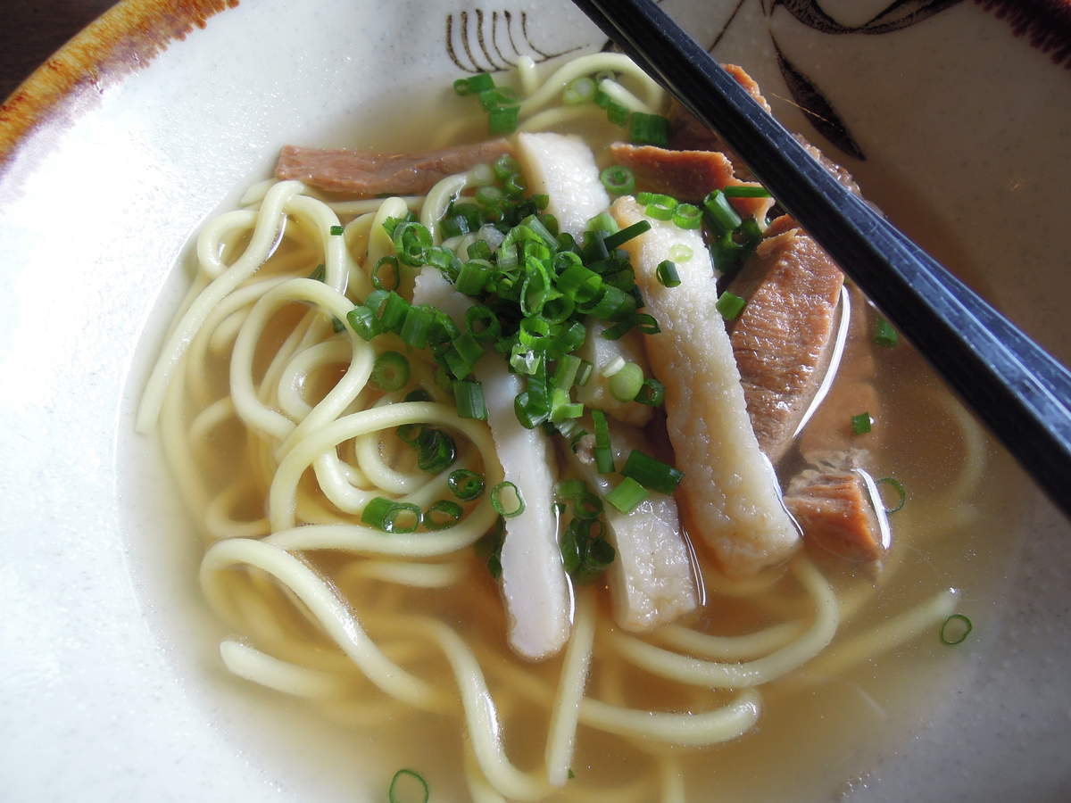 かにふ ソーキそば