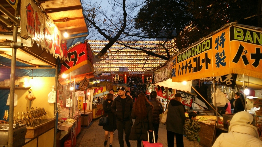 参道に並ぶ屋台