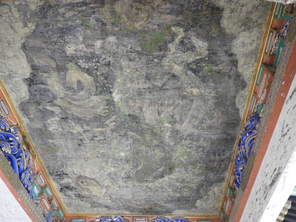 天井に描かれた龍の絵