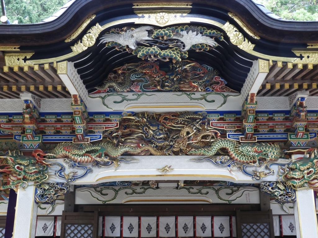 随所に施された彫刻