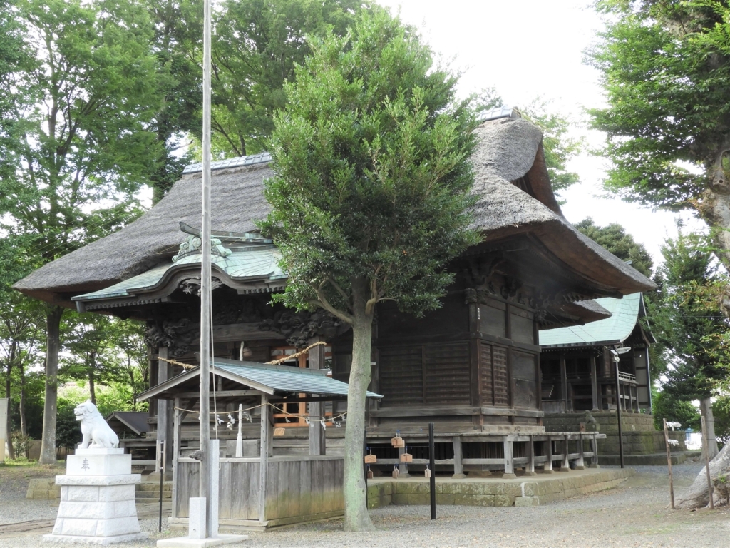 拝殿と本殿が形成する独特の景観