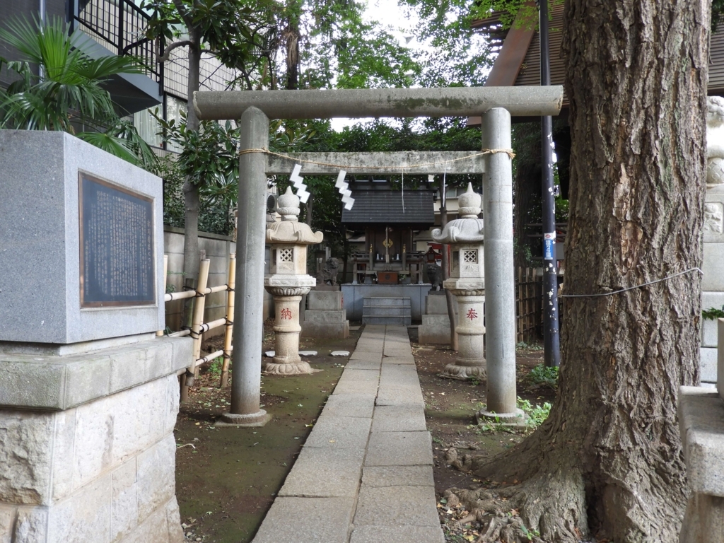 気象神社の参道