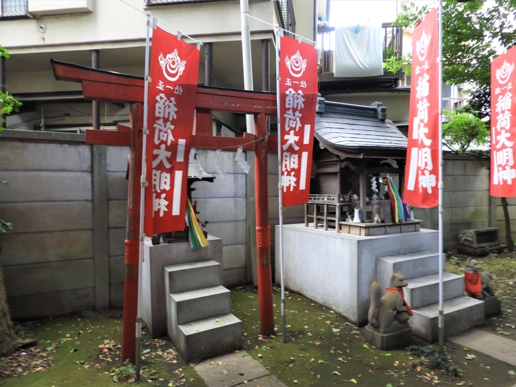 境内社の御嶽神社、日枝神社、伏見稲荷神社