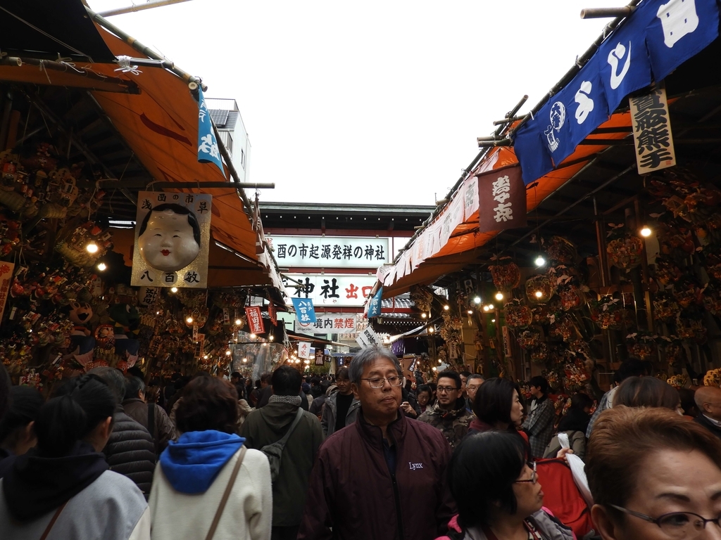 熊手を売る露店