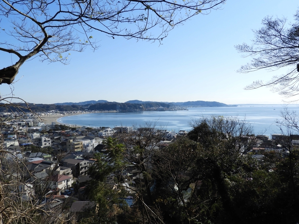 眺望散策路から観た相模湾から由比ガ浜