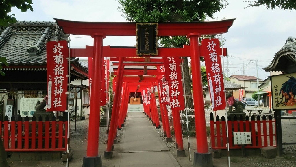 鳥居の先の本殿