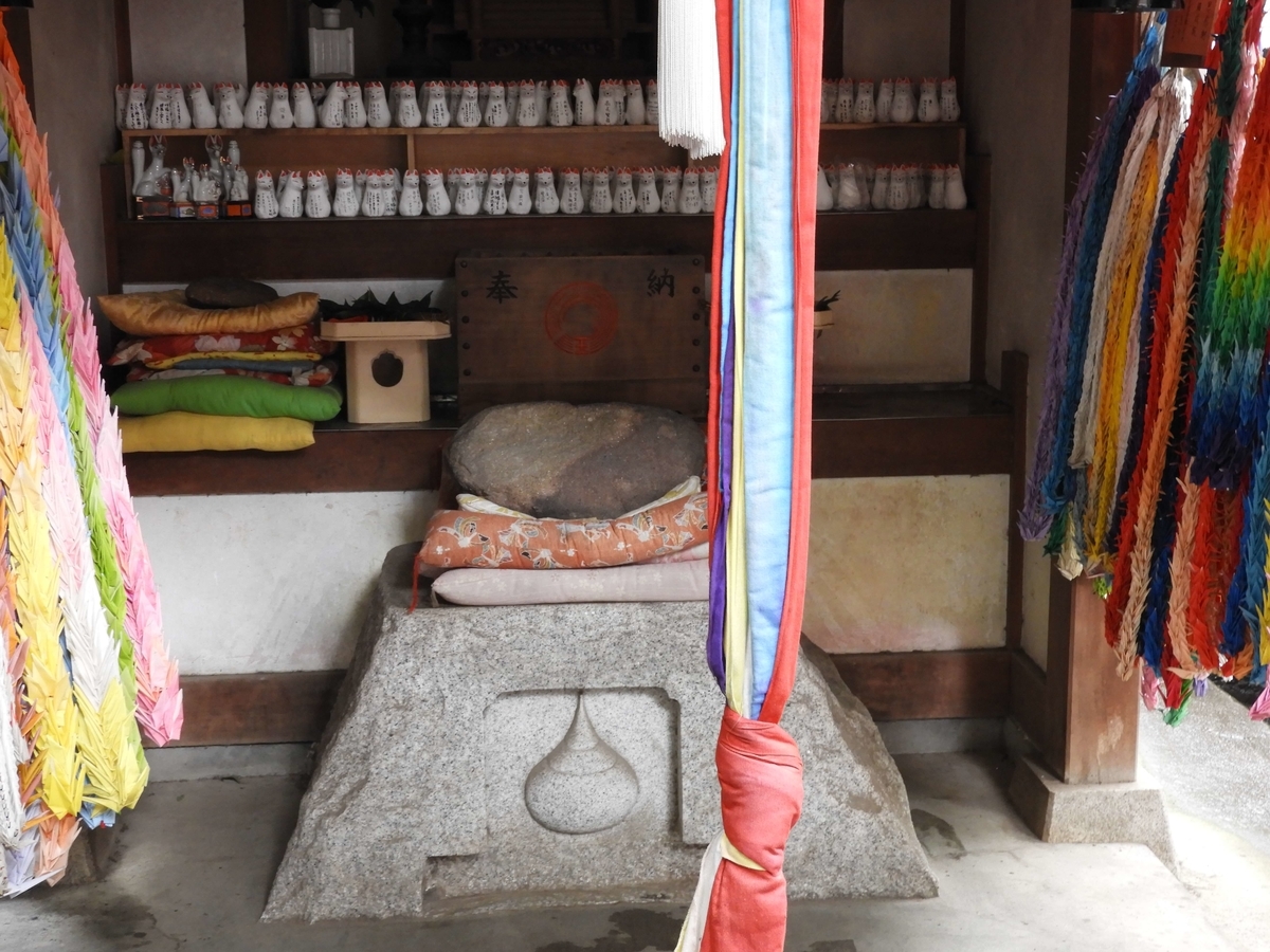 王子稲荷神社の願掛け石