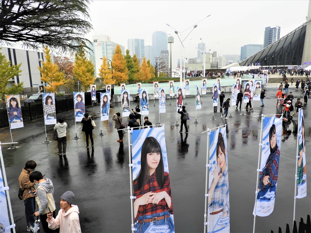 顔写真を載せた幟