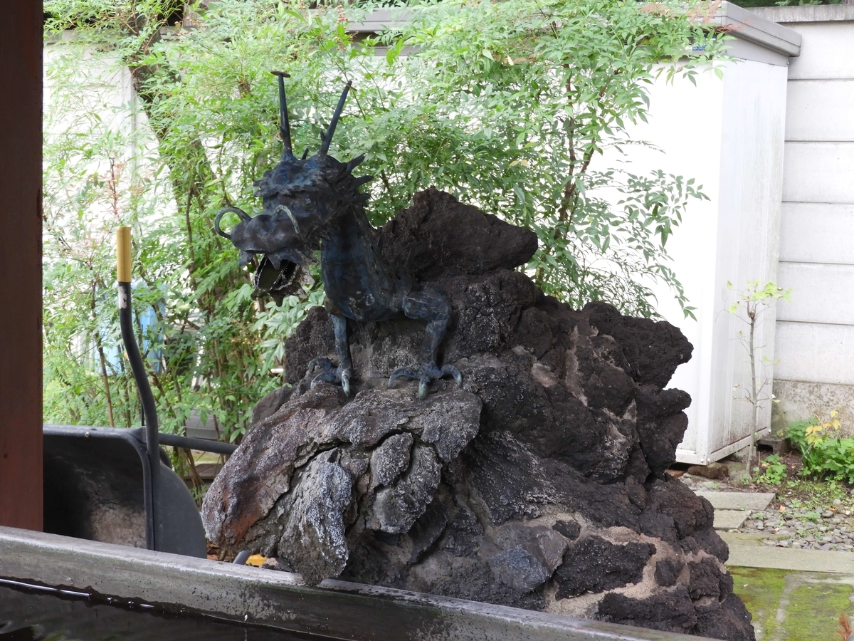 手水舎の龍