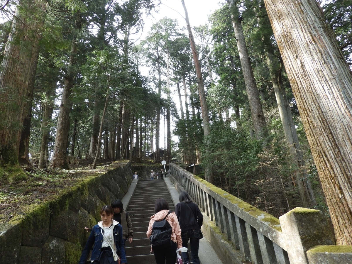 奥宮へ続く石段