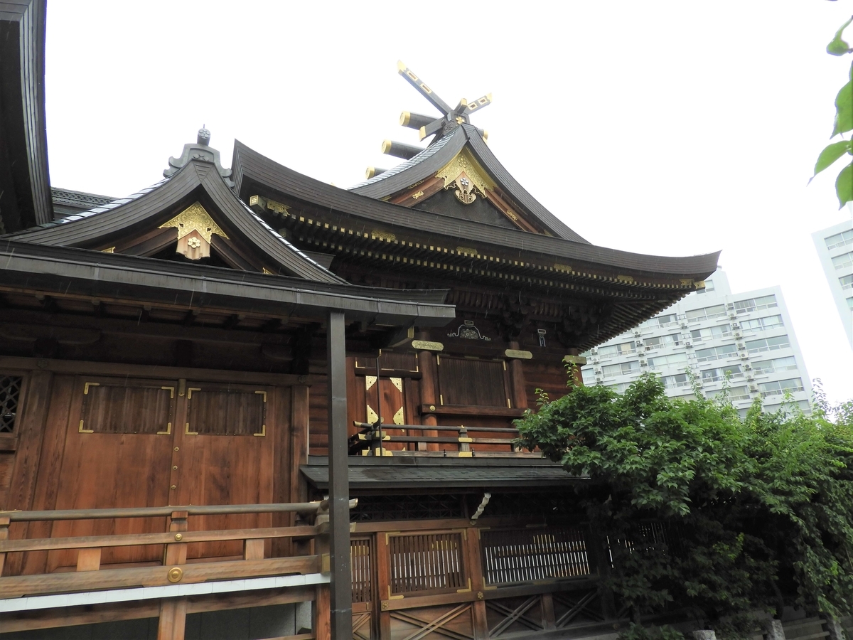 風格を感じさせられる社殿