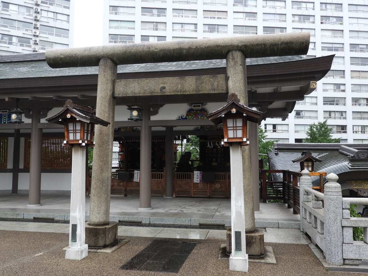 摂社の笹塚稲荷神社と戸隠神社