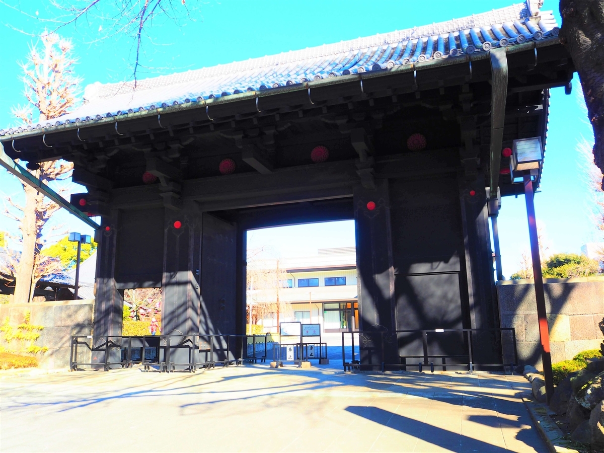 「黒門」として知られる重要文化財の「旧寛永寺本坊表門」