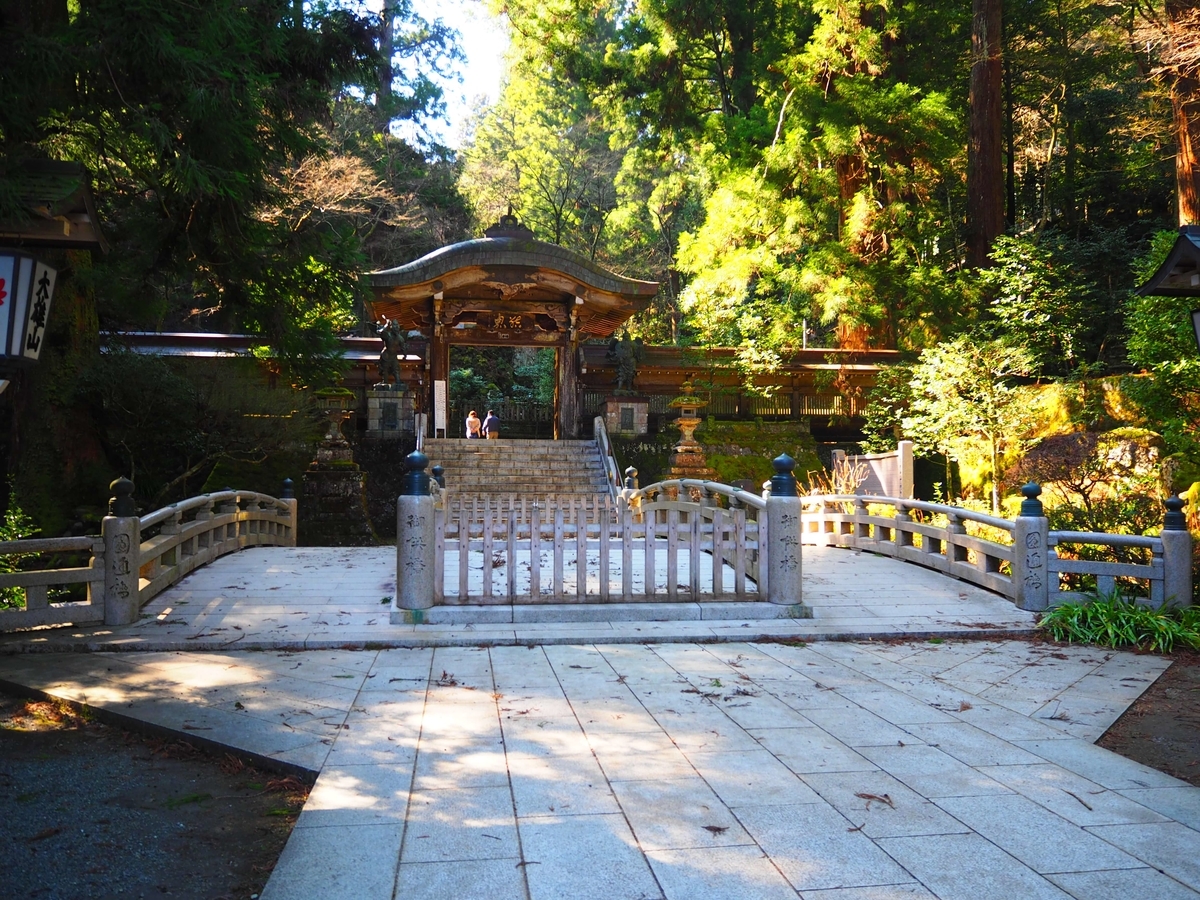 中央の御供橋と両脇の圓通橋