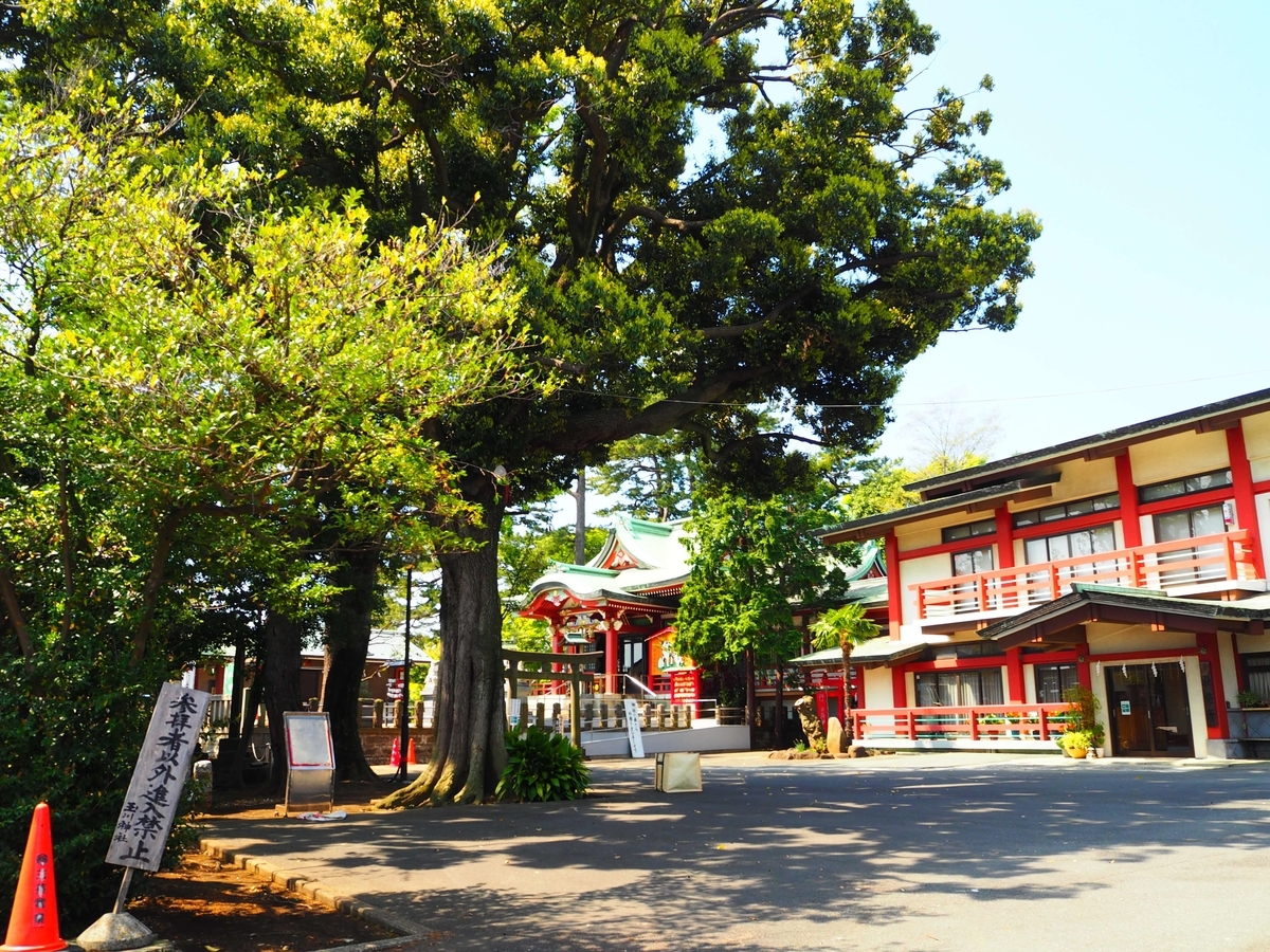 意外なほど広々とした瀬田玉川神社の境内