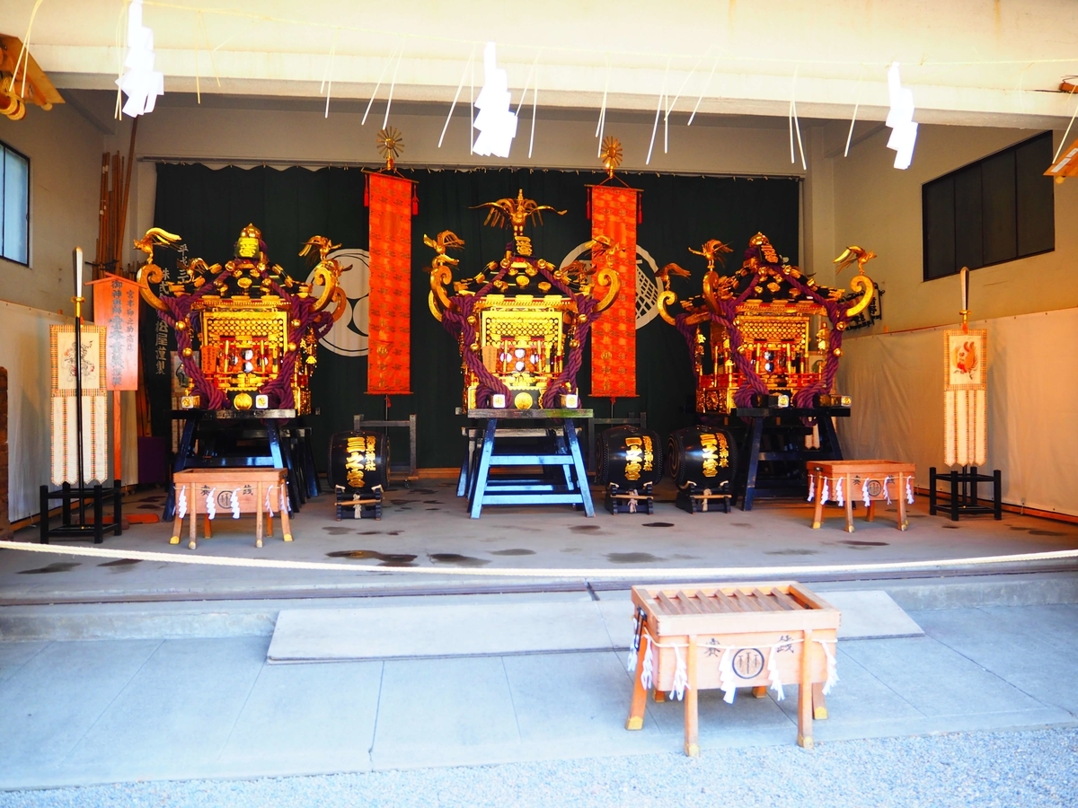 神輿庫に納められた3基の神輿