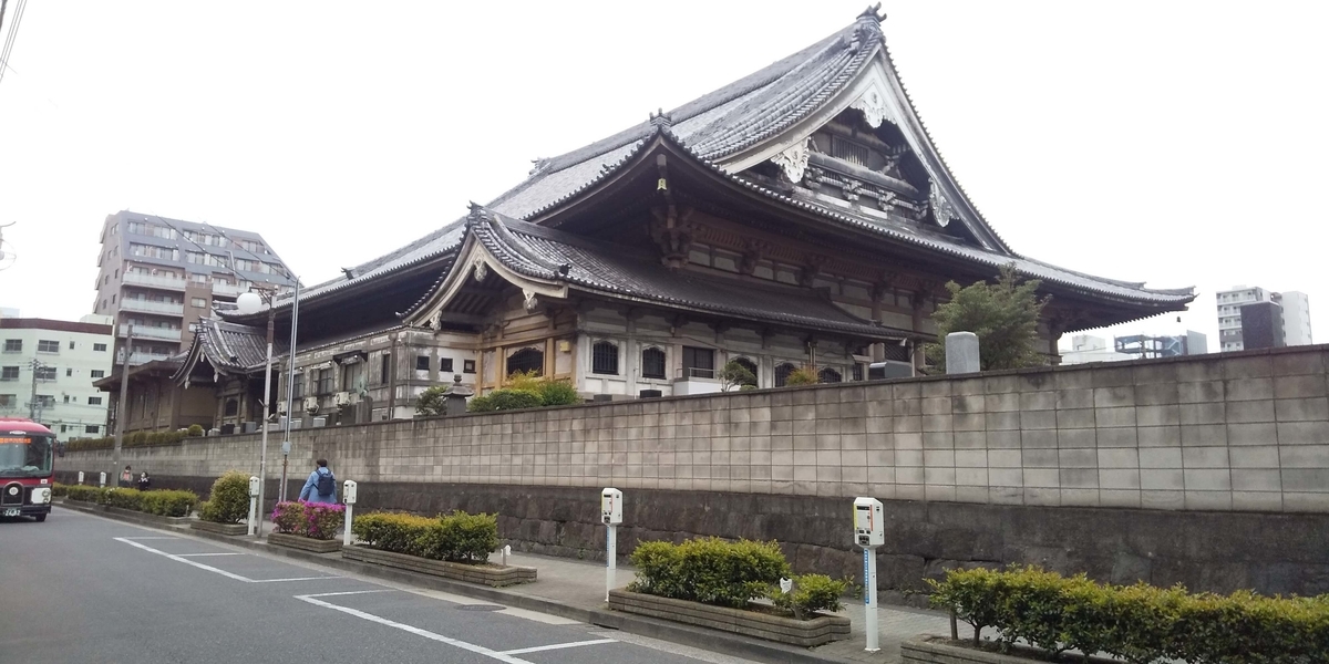 東本願寺の本堂裏側