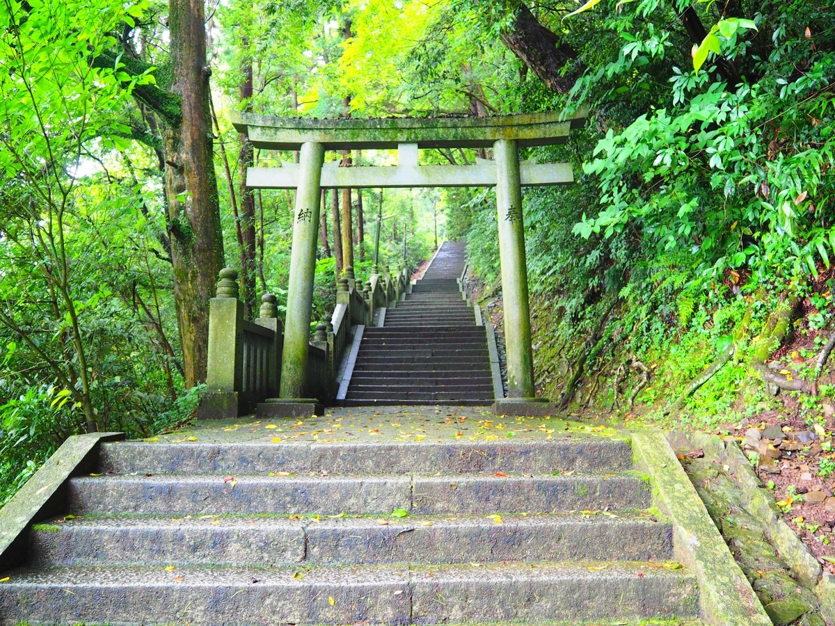 奥社へ続く階段