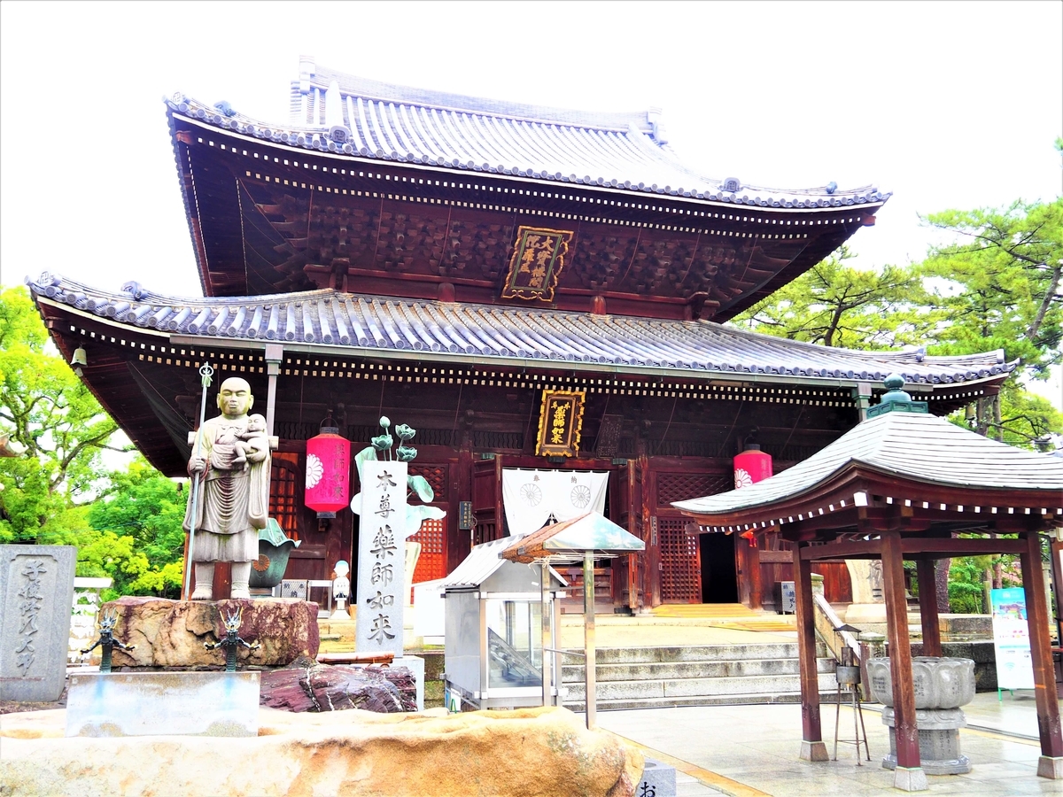 正面から見た善通寺の金堂