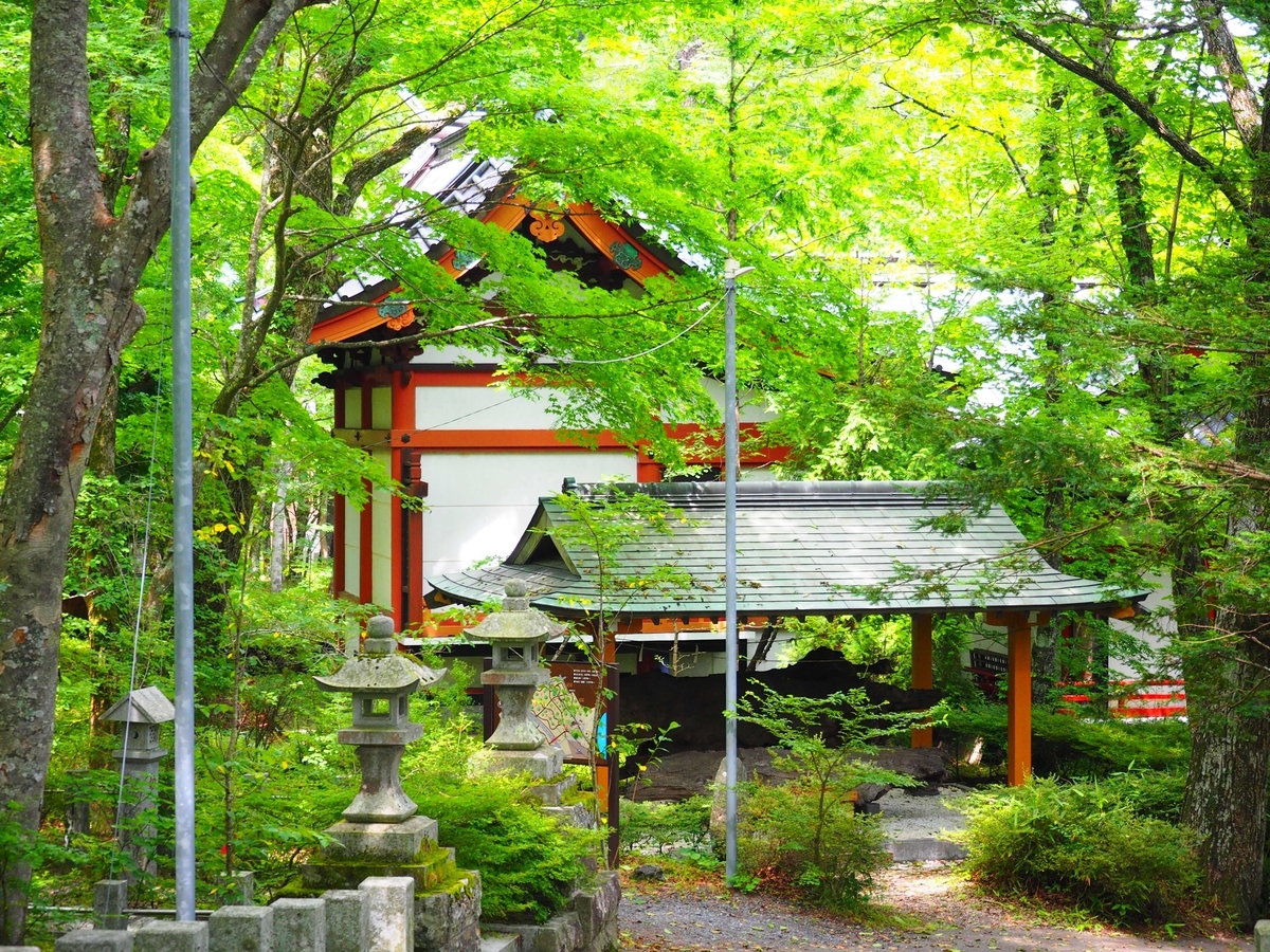 山中諏訪神社の本殿