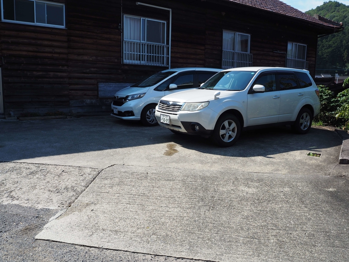 三嶋製麺所の駐車場