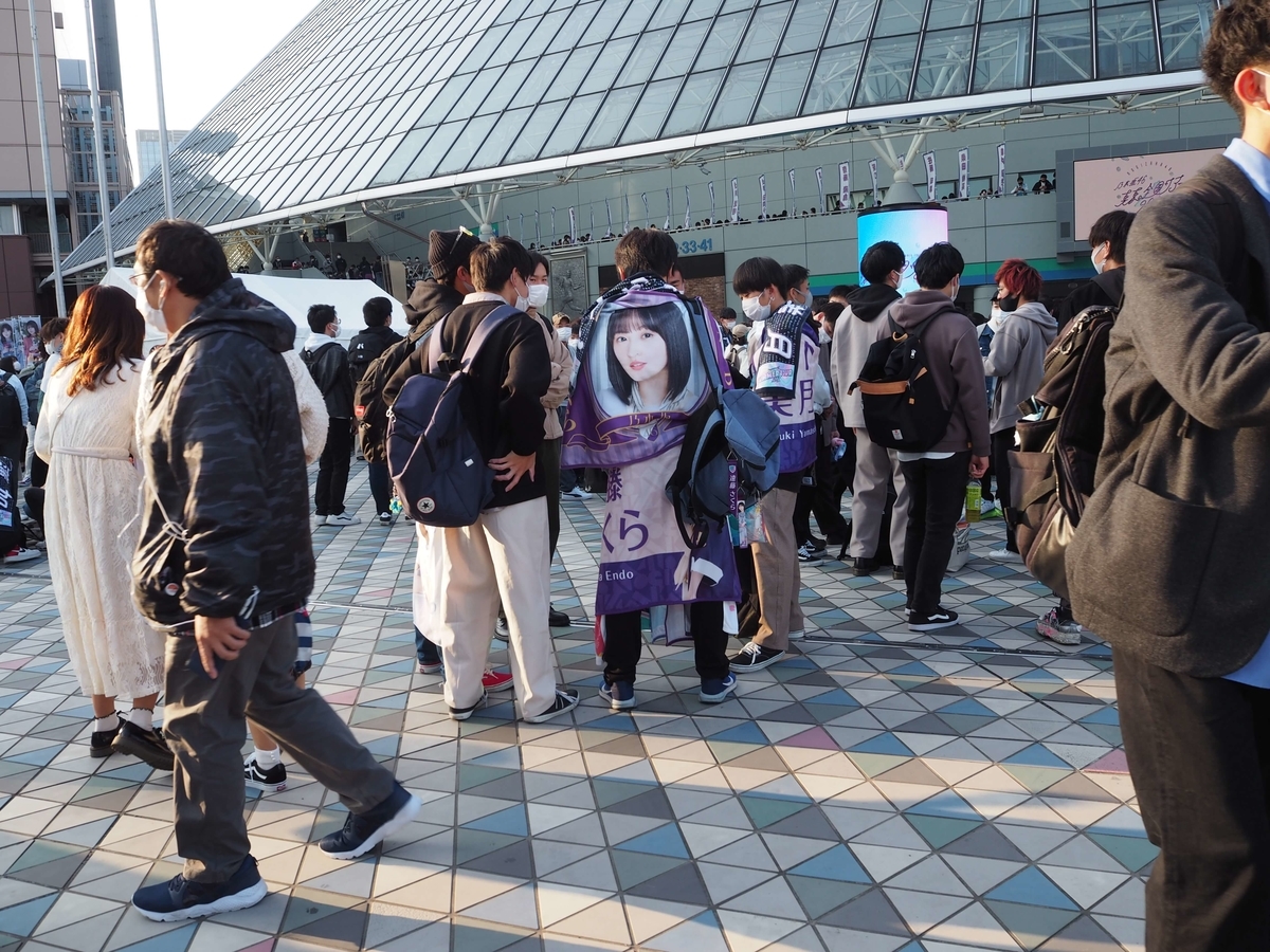 ライブでおなじみの光景