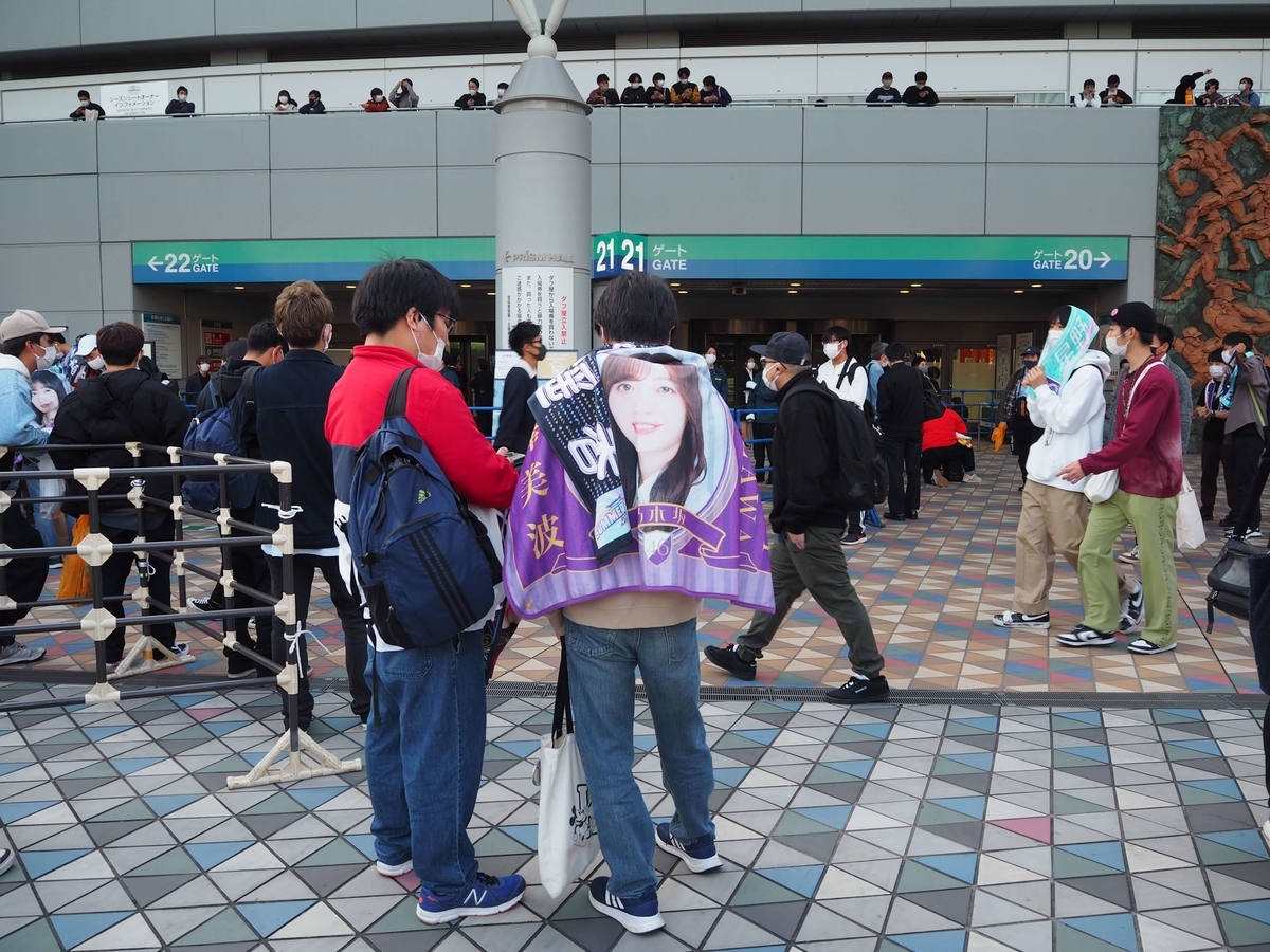 ライブでおなじみの光景