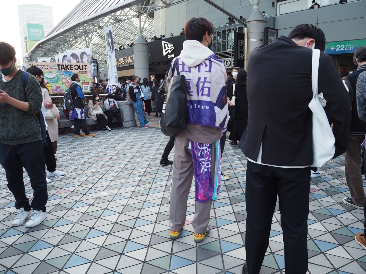 ライブでおなじみの光景