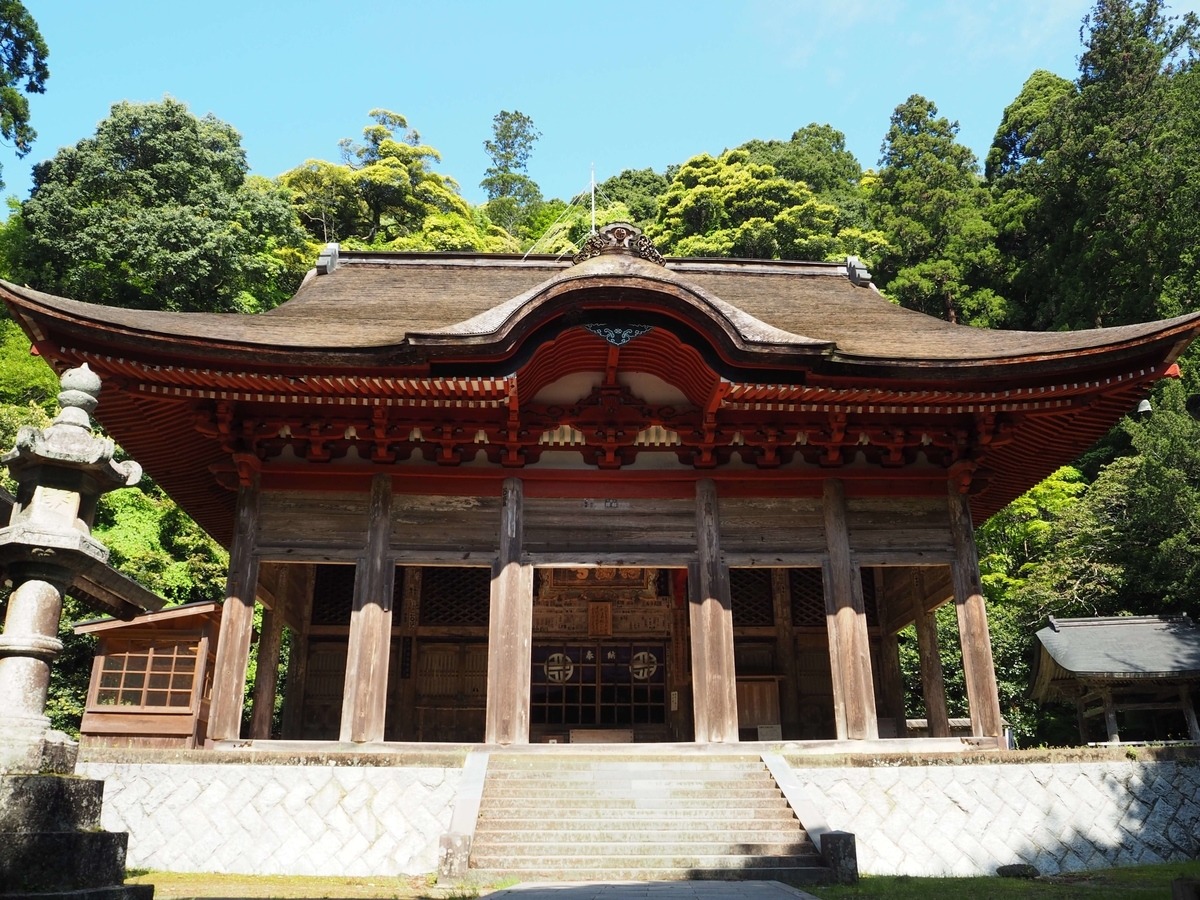 正面から見た根本堂