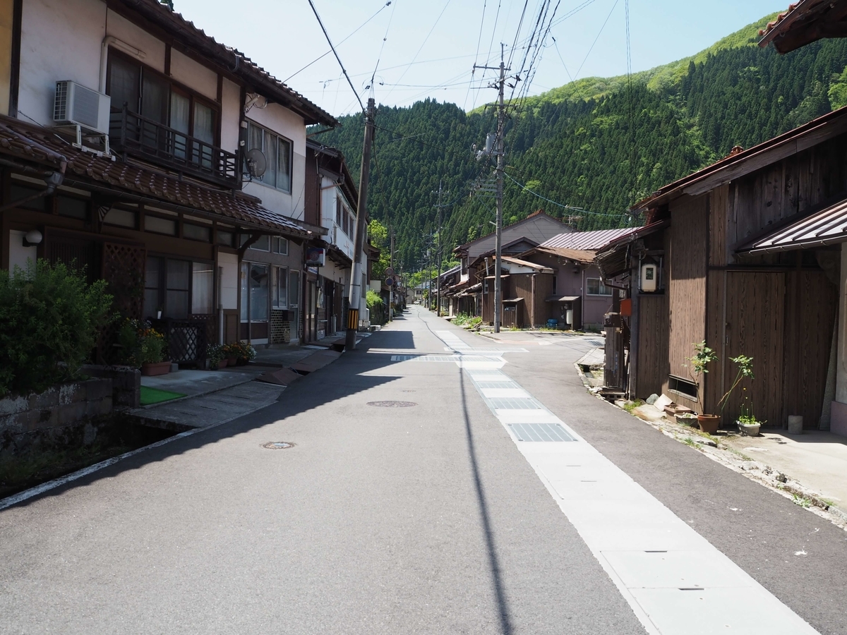 宿場町を抜ける道