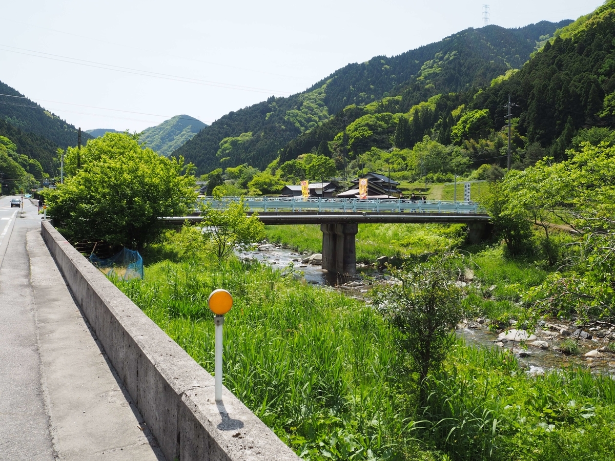 右手に出現した橋