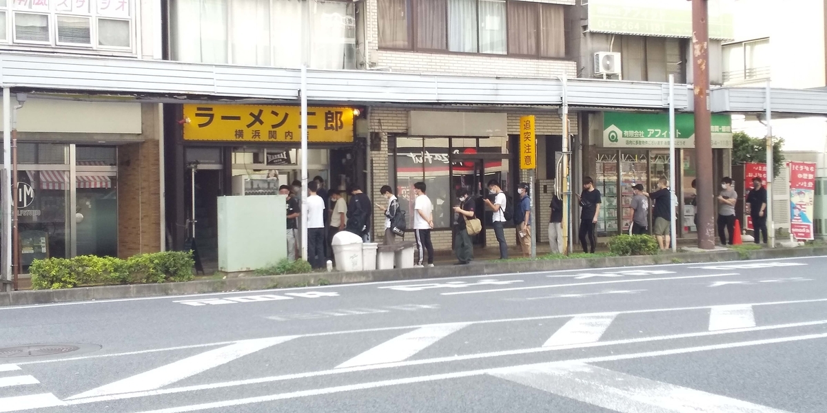 ラーメン二郎横浜関内店の行列