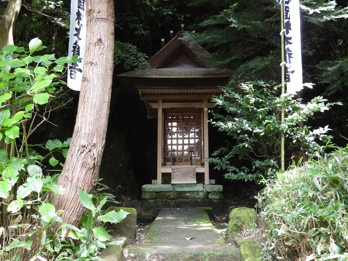 杉本寺の権現堂