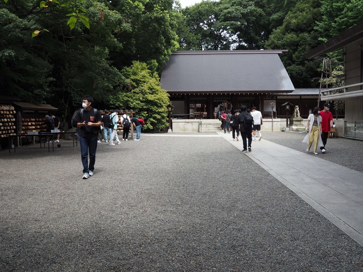 いつもと雰囲気が違う境内