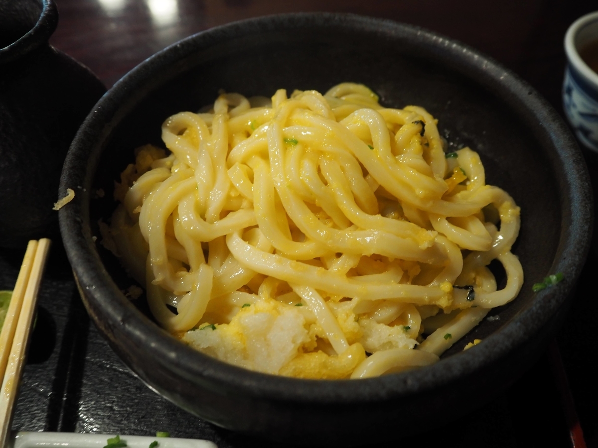 豪快にかき混ぜたうどん