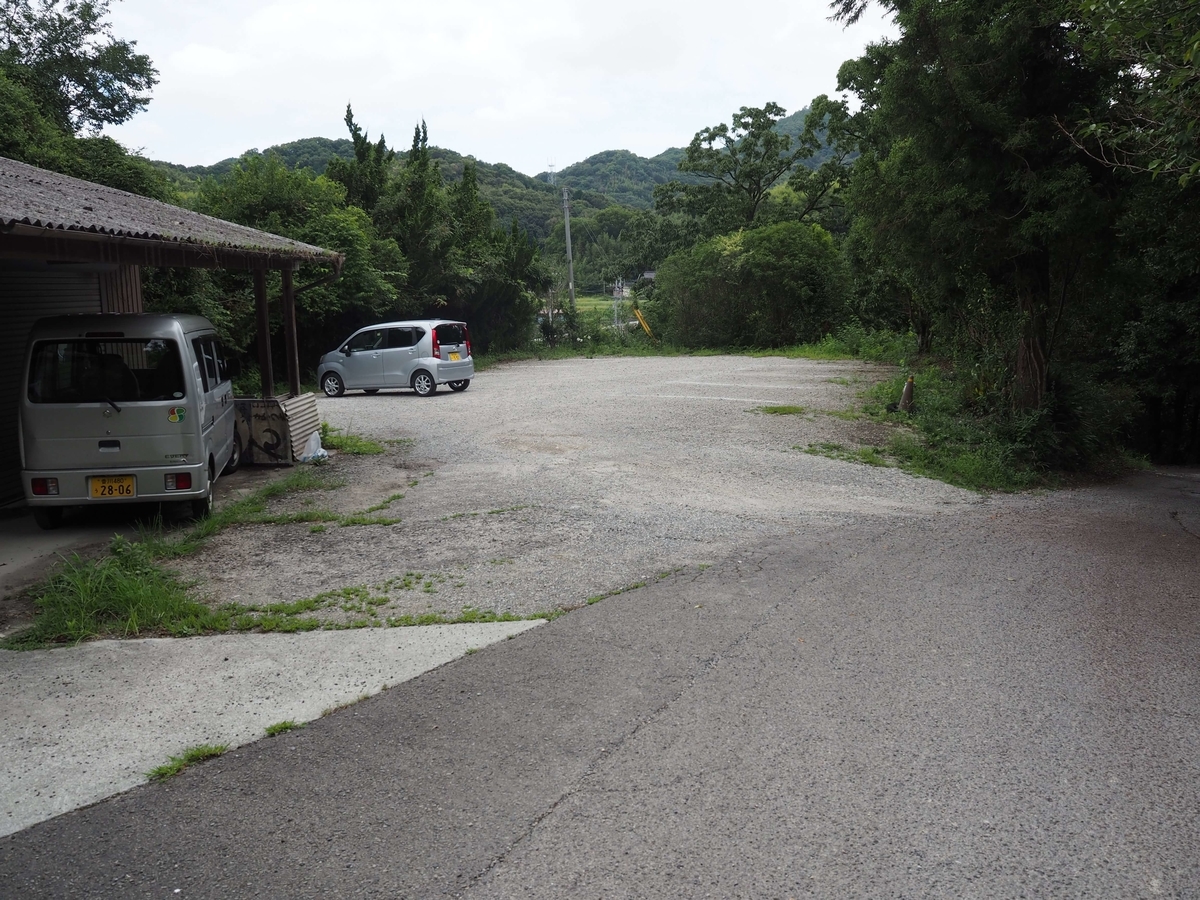 空き地に設けられた駐車場