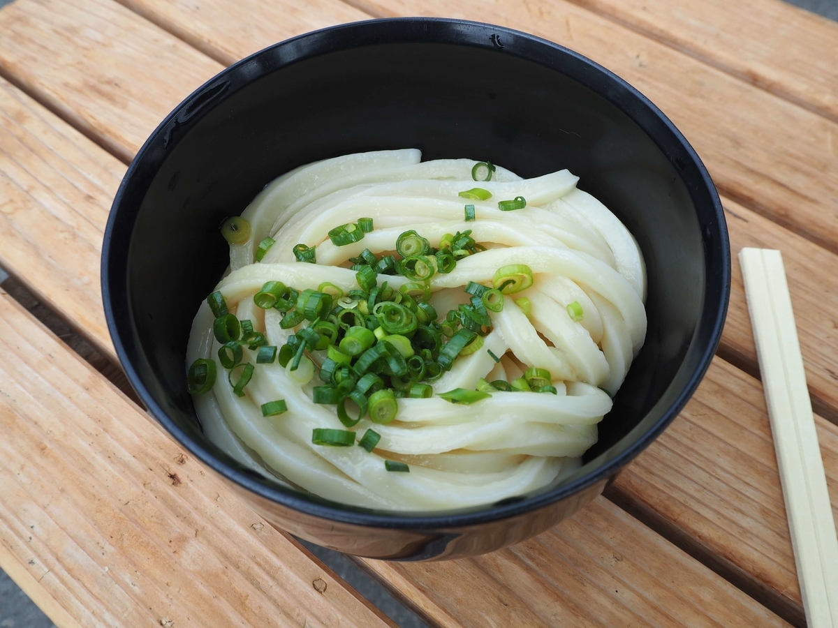 ネギとしょうゆだけかけた冷たい麺