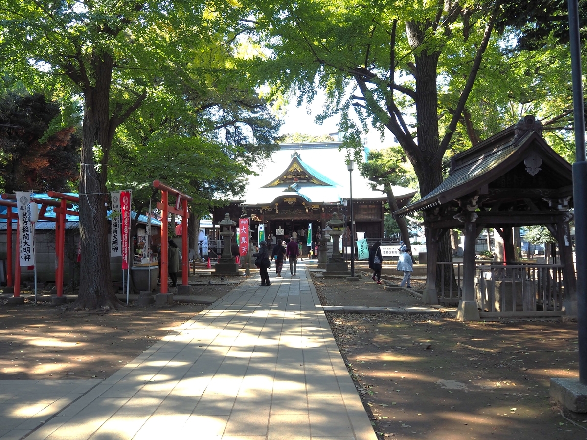 鬼子母神堂の境内