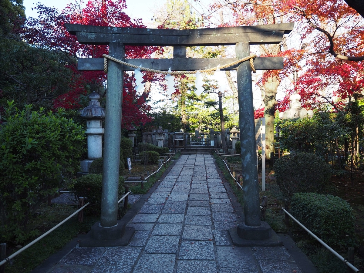 墓所入口の鳥居