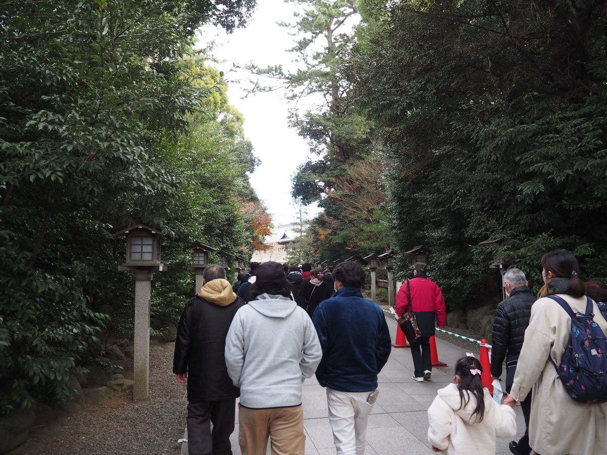 寒川神社の参道