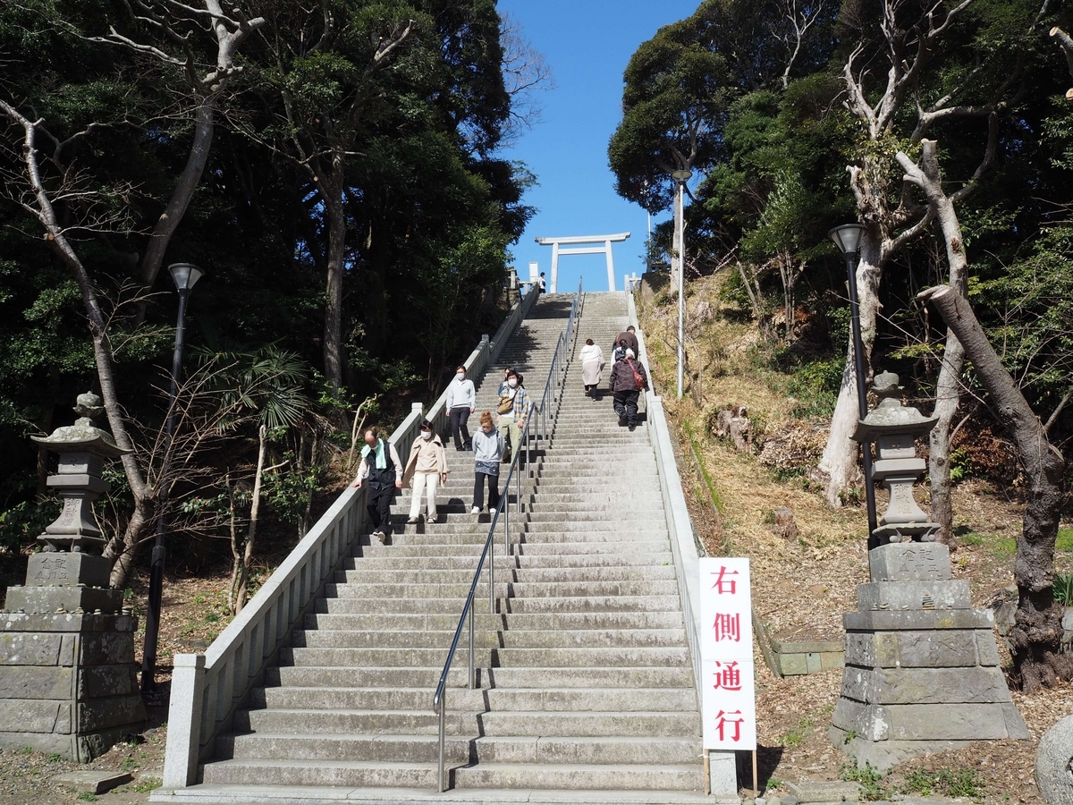 二の鳥居の先にある石段