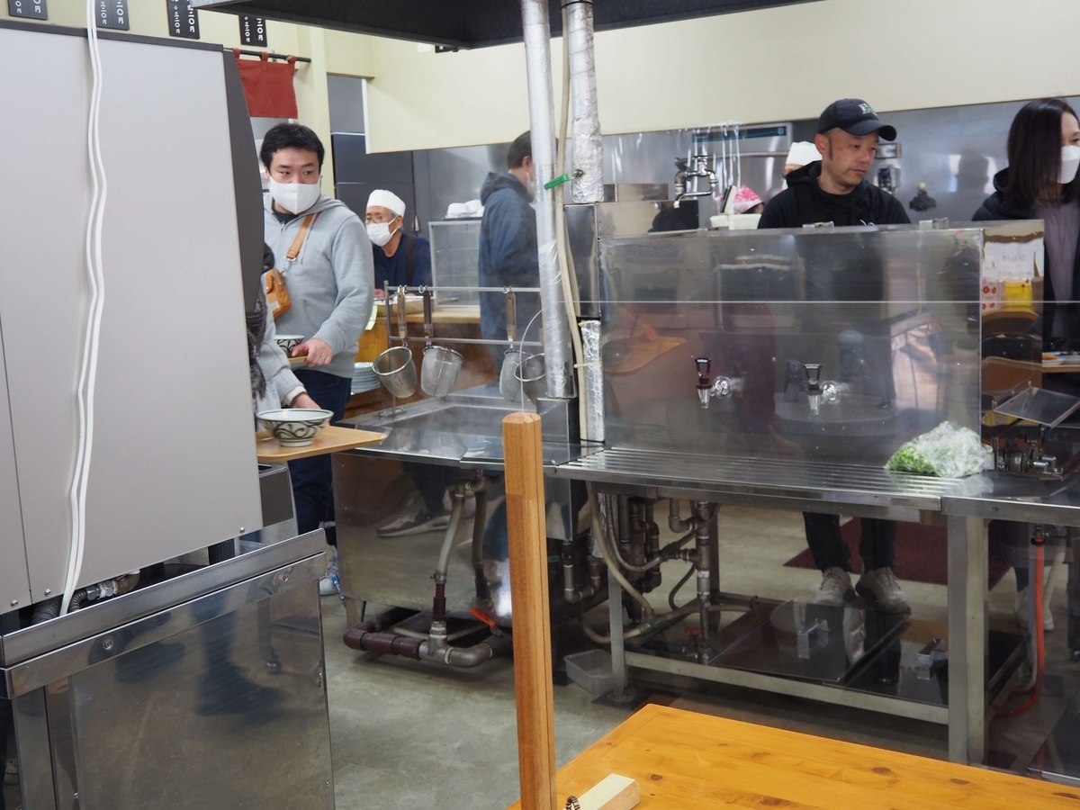 セルフの店のカウンター