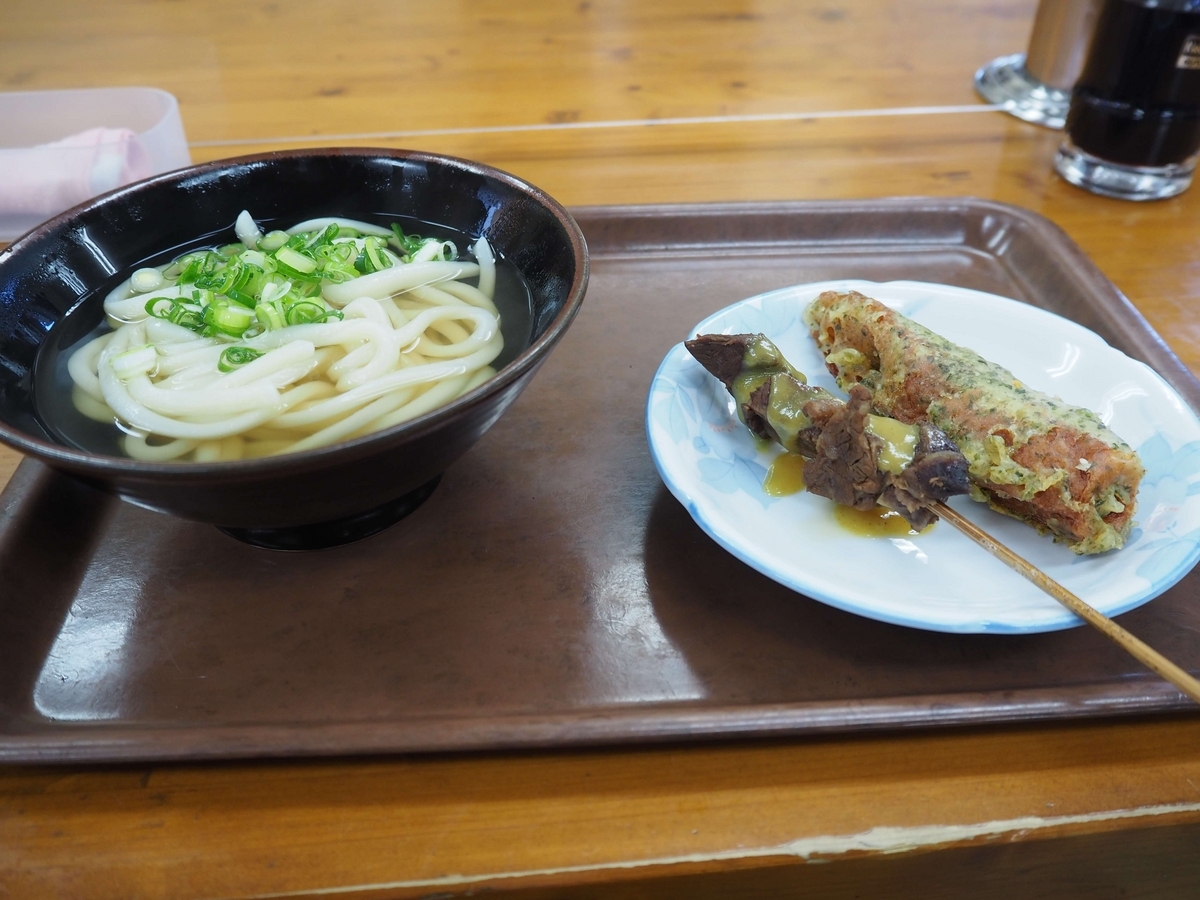 かけうどんと牛筋煮込みとちくわ天