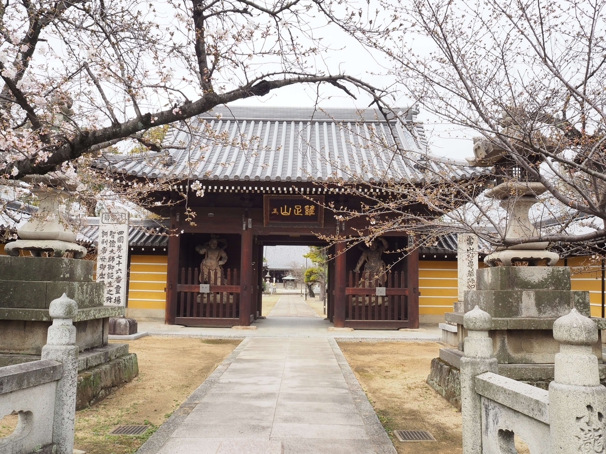 金倉寺の仁王門