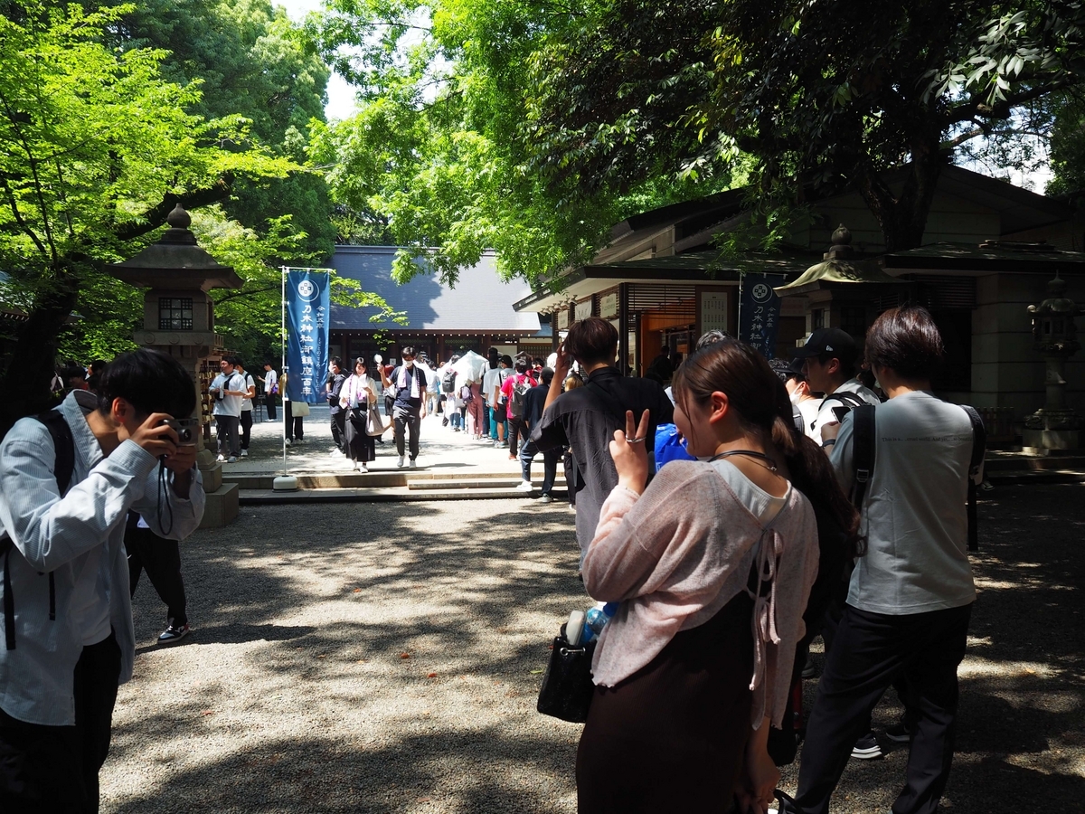 お参りの行列