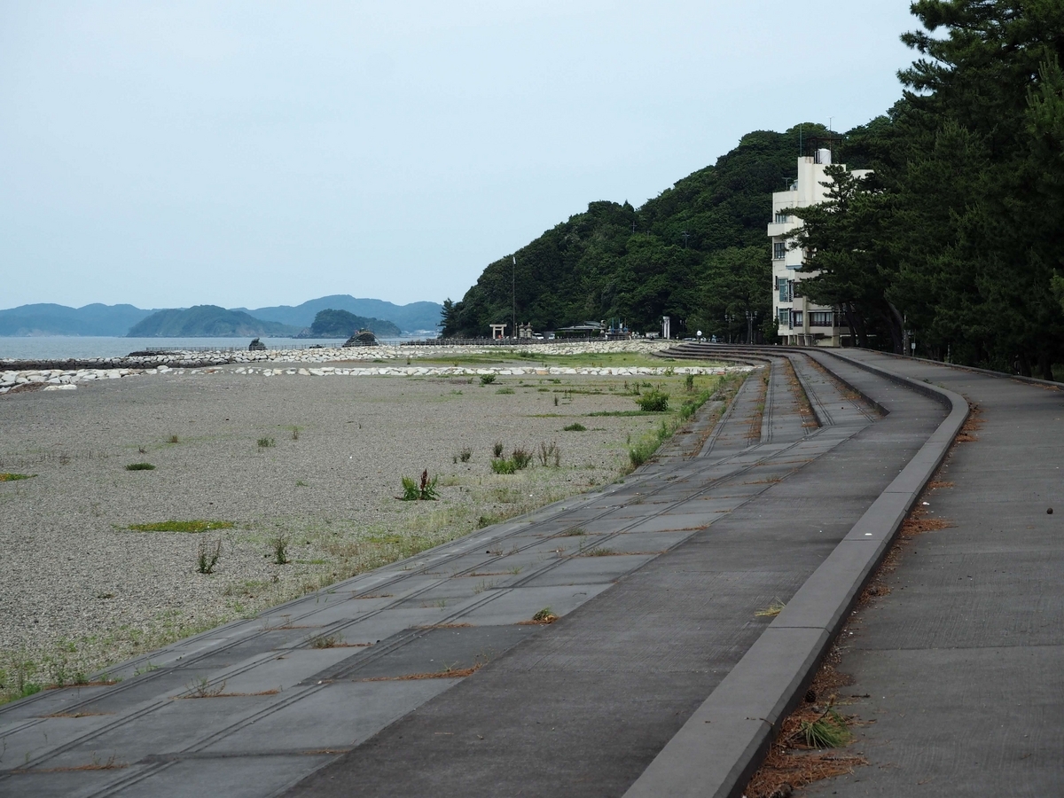 二見浦の海岸線