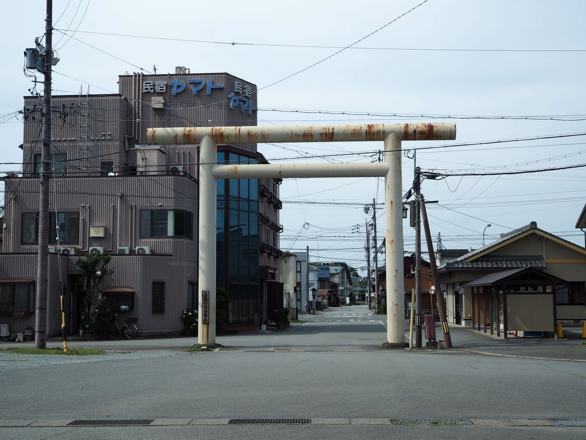 二見浦駅前の鳥居