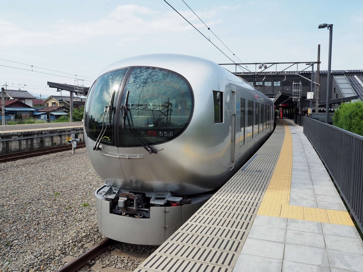 西武秩父駅停車中のラビュー