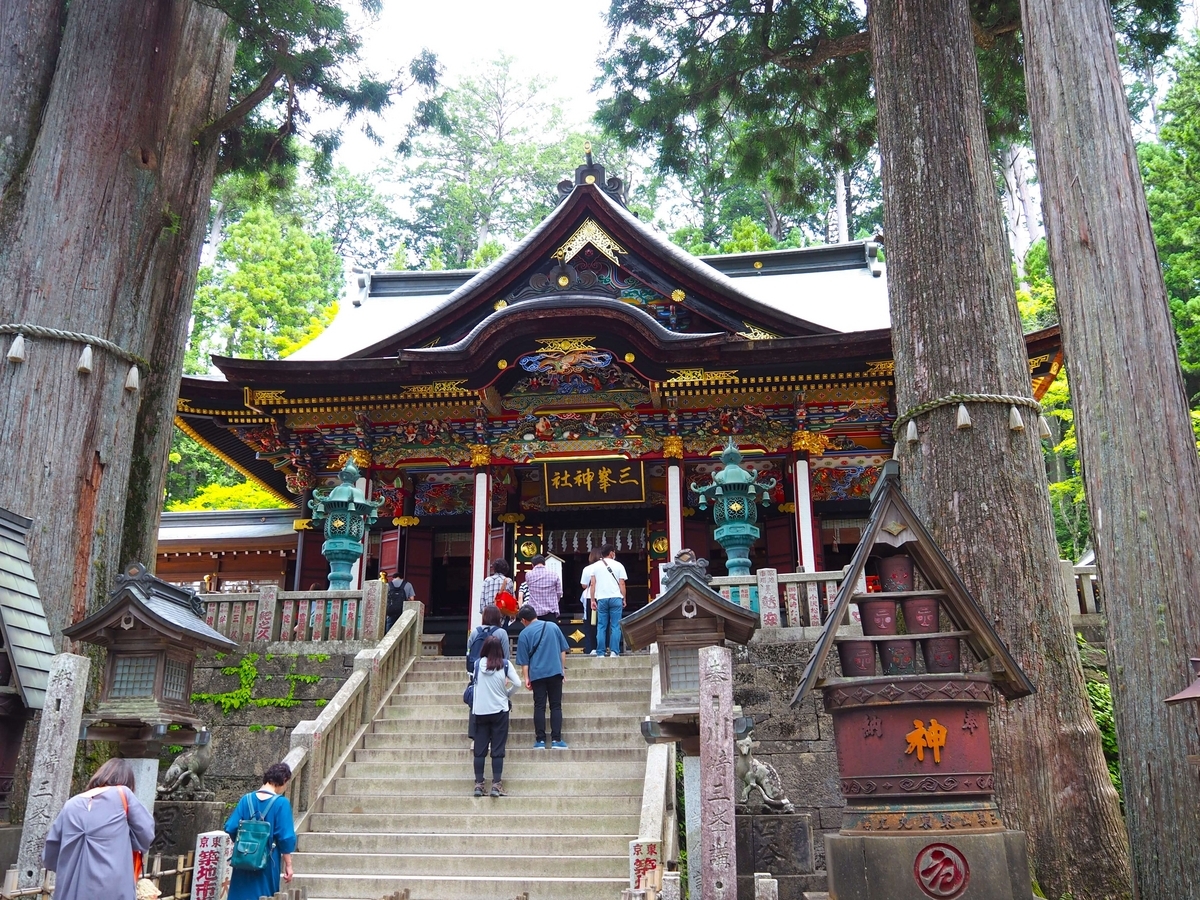 三峯神社の拝殿