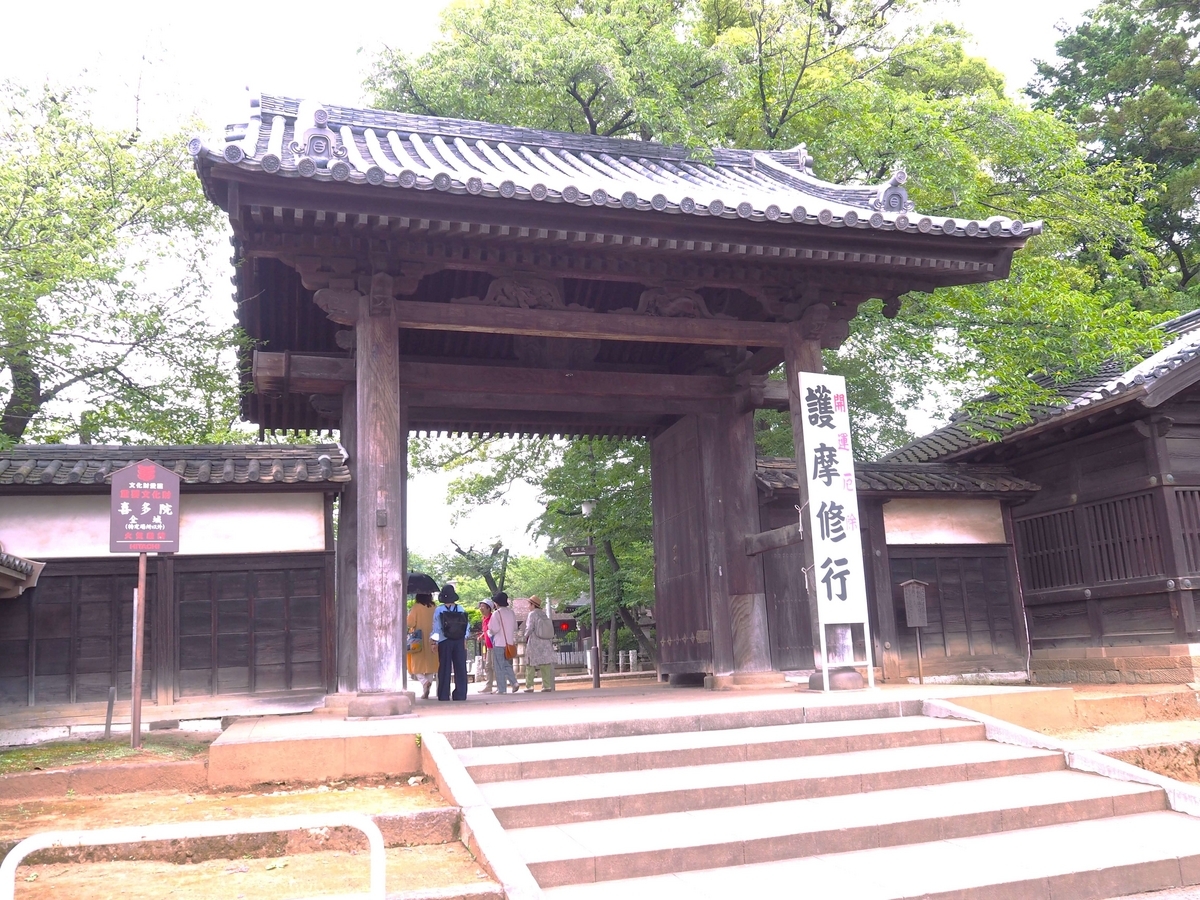 2023年7月15日の喜多院の山門